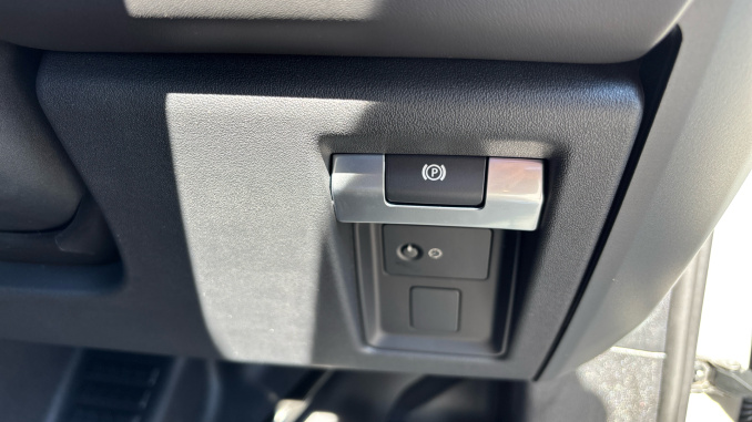 Land Rover Defender 3.0 D250 X-Dynamic HSE 110 5dr Auto Diesel Estate - Image 42